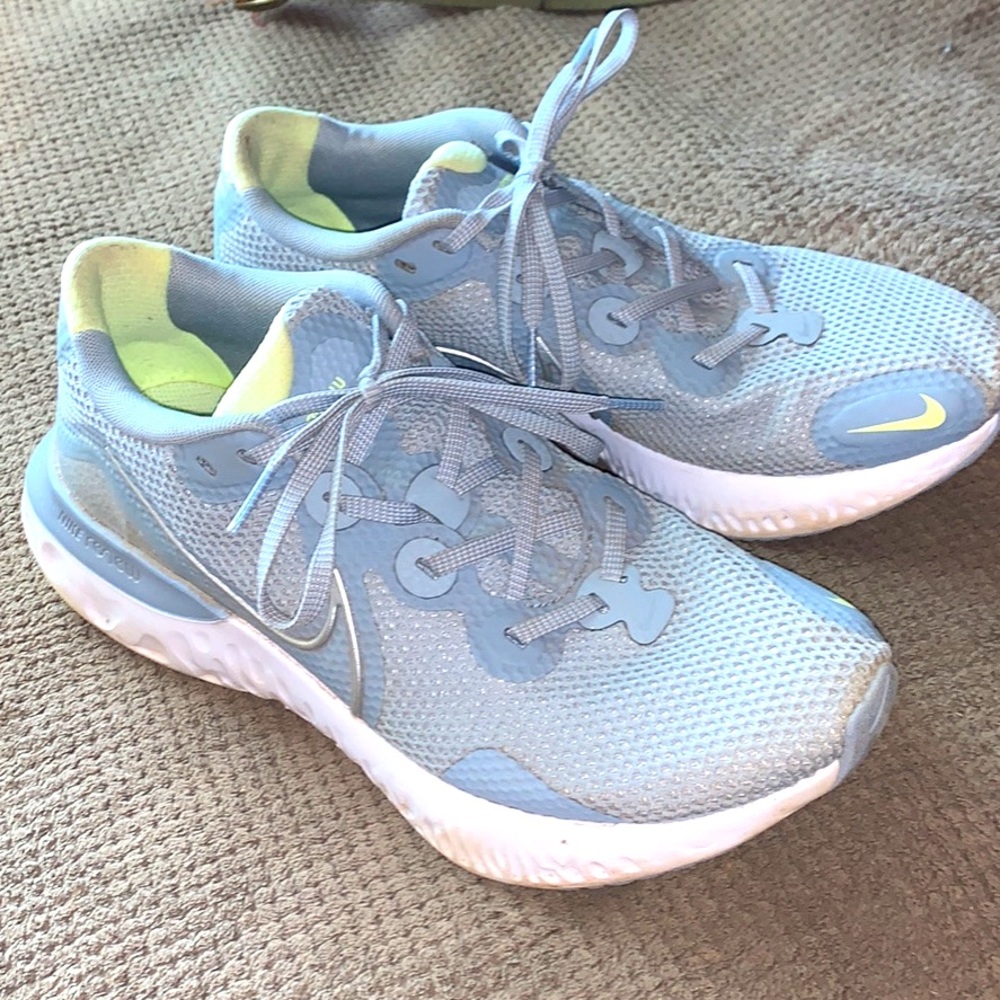 Women’s Nike Renew Size 10 (light grey)